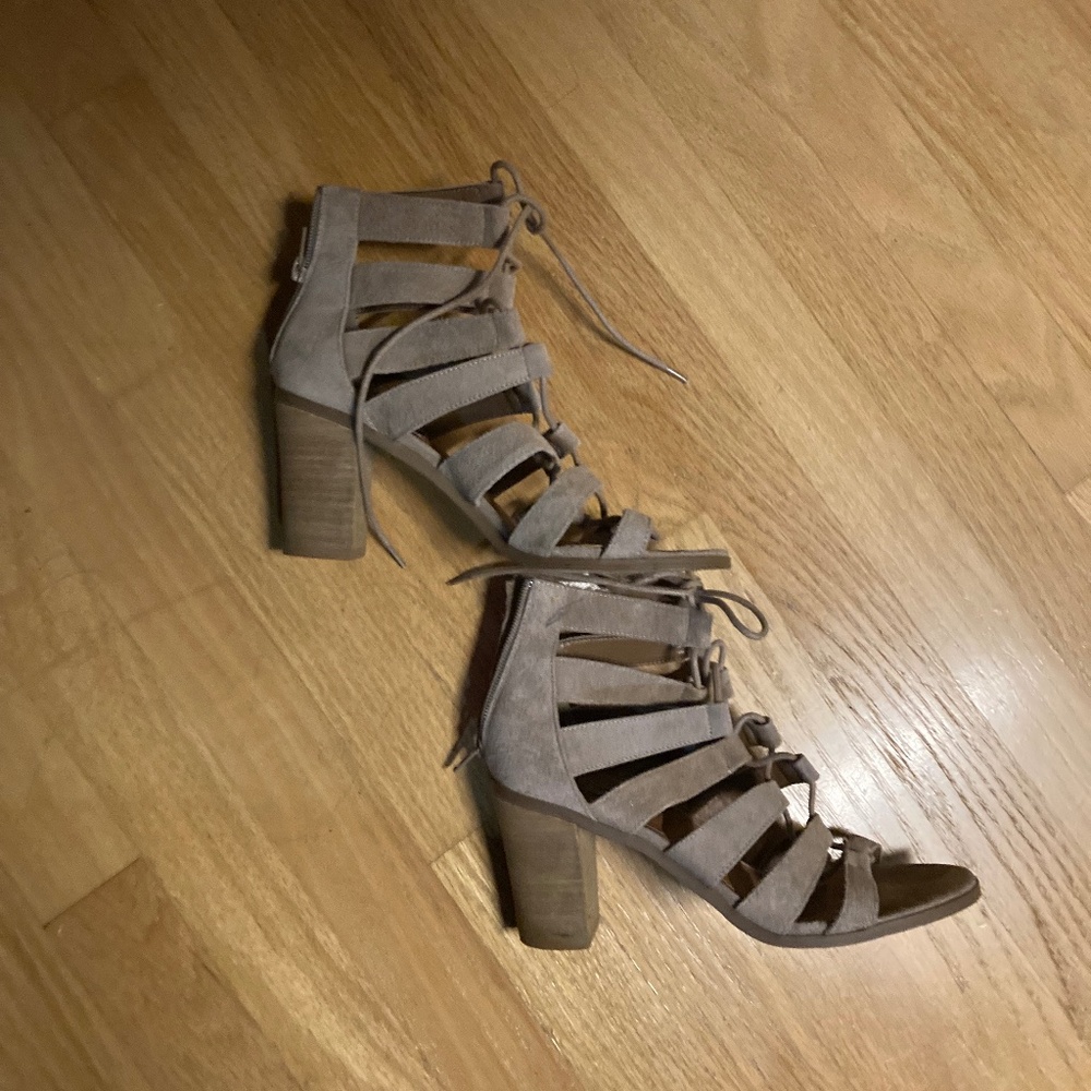 Steve Madden Gladiator Heel Tan Suede, Laces, Zip back Size 8